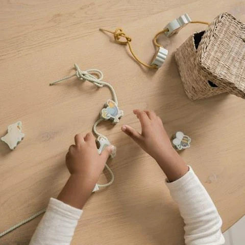 Ξύλινες Φιγούρες Mε Kορδόνι Little Farm Little Dutch