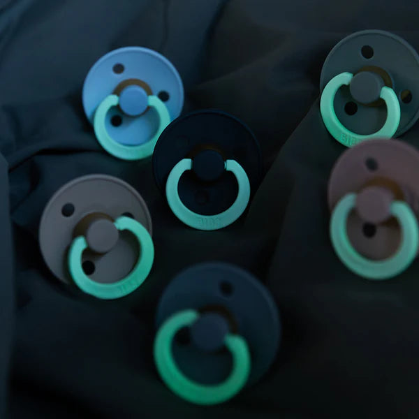 Πιπίλα Colour Glow Latex Iron / Baby Blue 2 τμχ