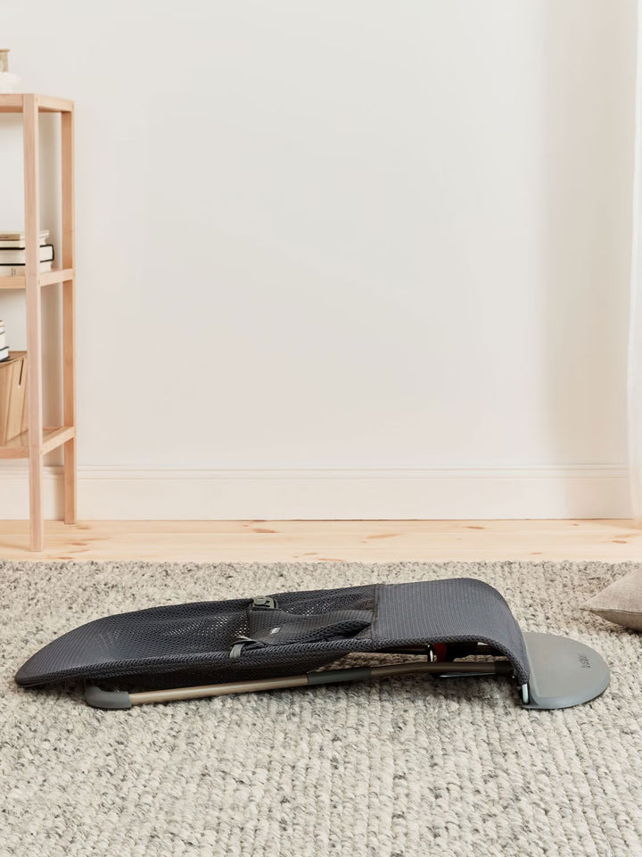 Ρηλάξ Bliss Mesh Anthracite BabyBjorn